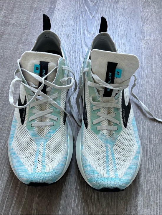 Brooks Shoes - NEW Brooks Bedlam 3 White
Light Blue Running Shoes
Sneakers Women’s Size 9